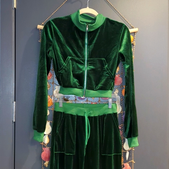 Green velour track suit with cropped jacket and flare pants - Picture 1 of 3